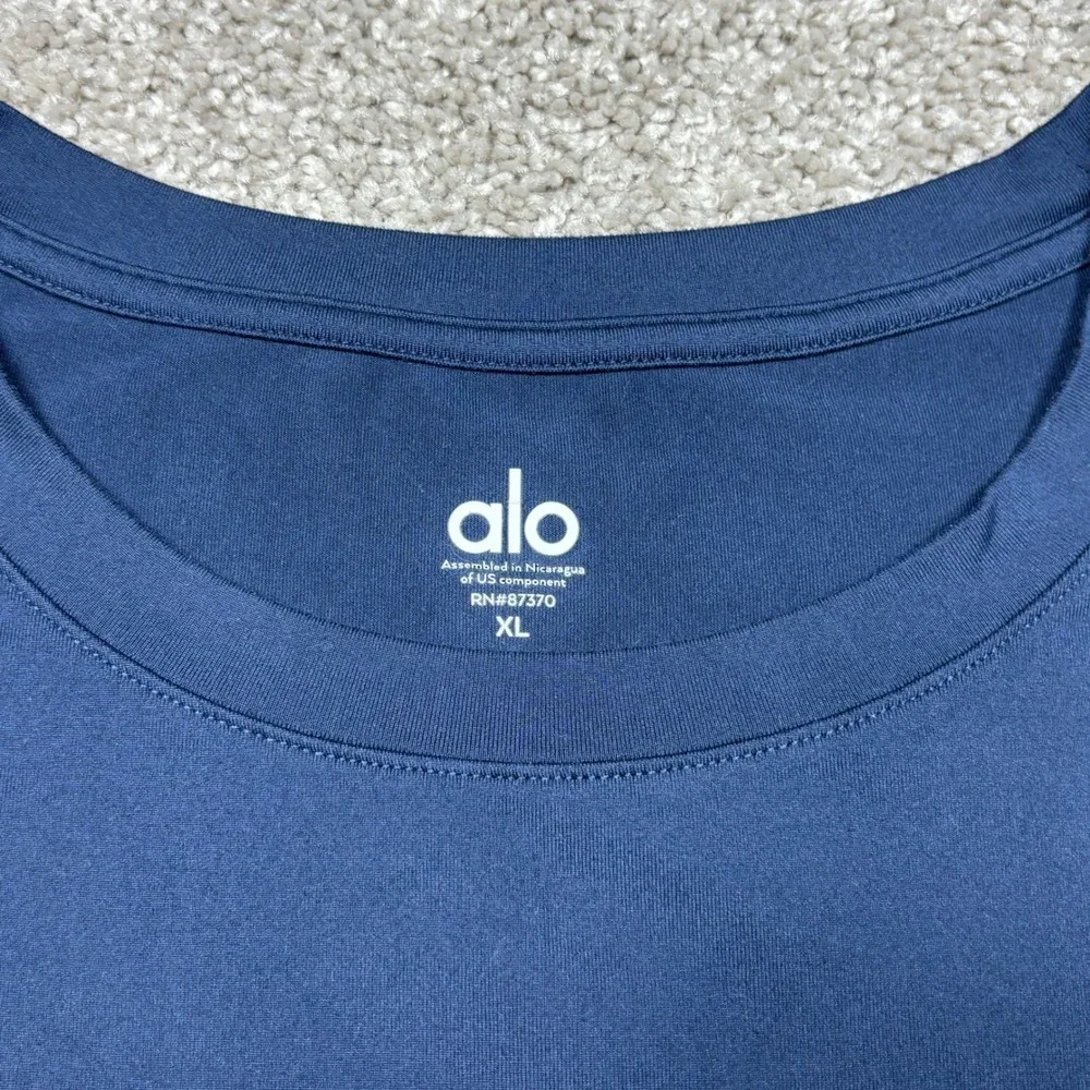 Alo Yoga Mens Navy Blue Short Sleeve Performance Crew Neck T-Shirt XL RN87370